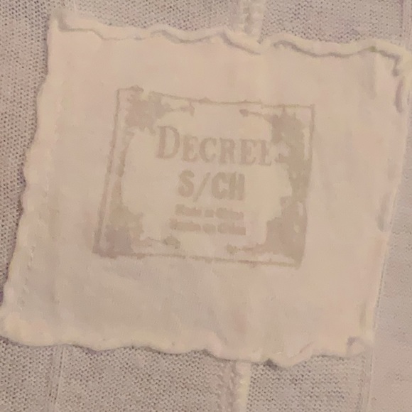 Decree brand women’s white pheasant top. - Picture 6 of 6